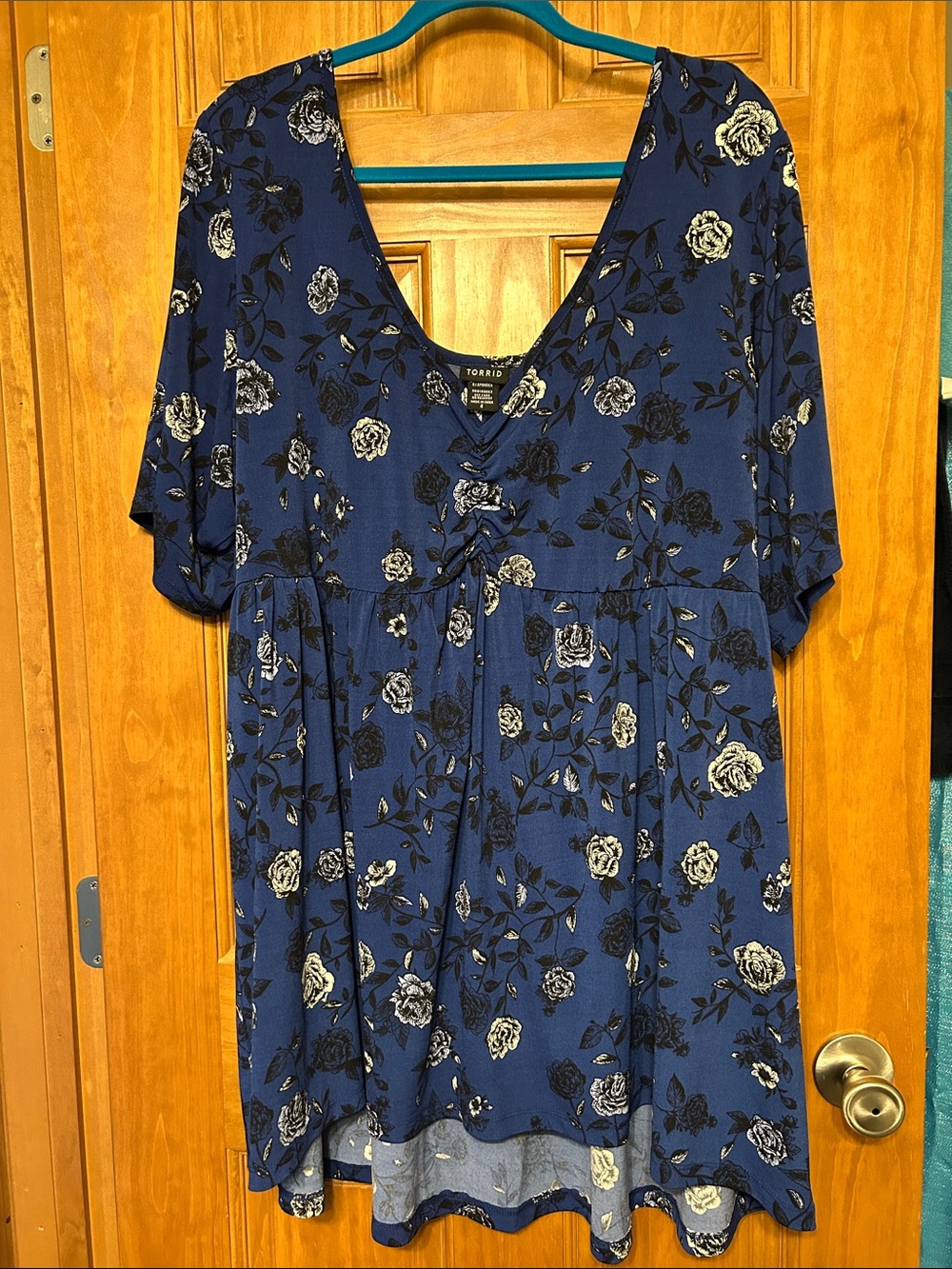 Torrid Cinched Blue / White Rose Babydoll Top size 4 4x
